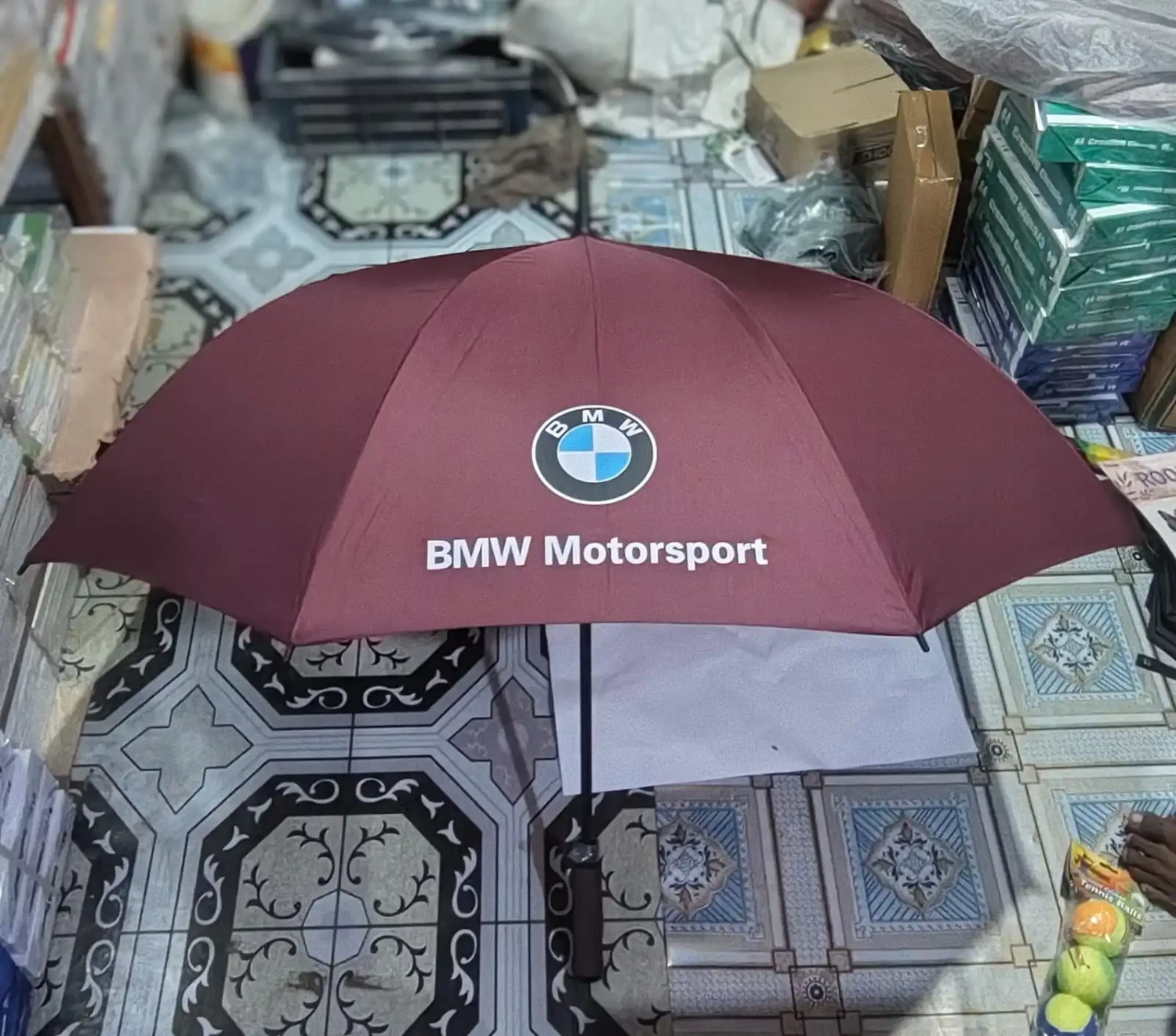বি এম ডব্লিউ ৮ সিক ছাতা
